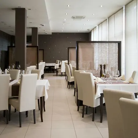 Gold Club ホテル Ajdovščina
