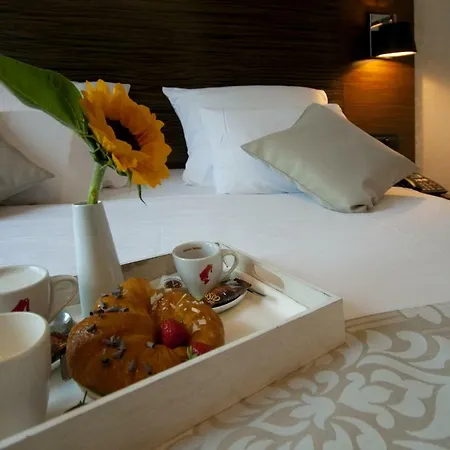 Gold Club & Casino Hotel 3*